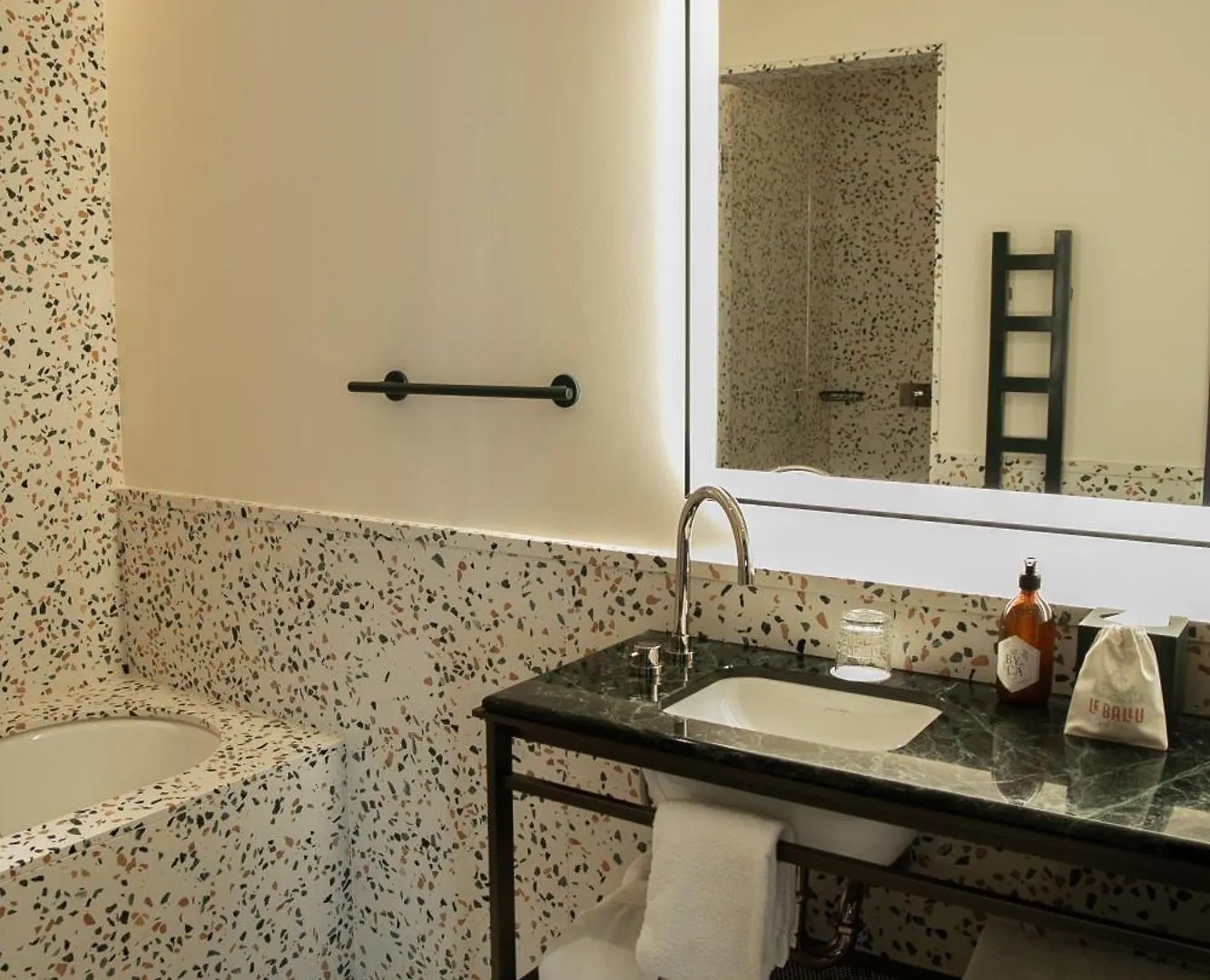 Le Ballu Hotel